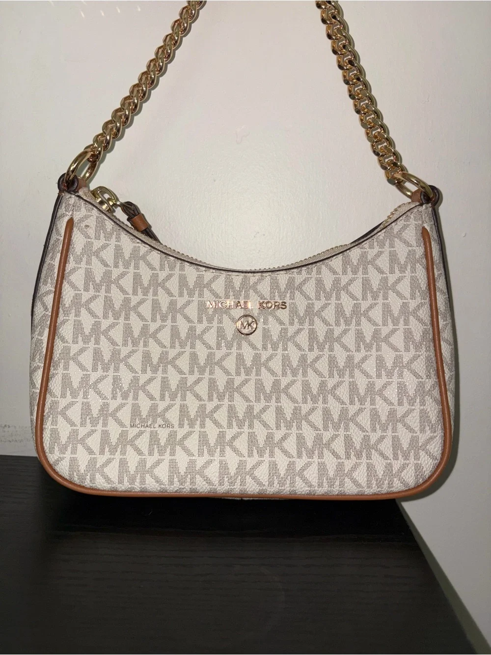 Michael Kors Beige Signature Shoulder Bag with Gold Chain - Picture 1 of 2